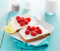 berry cheesecake toast 487513102
