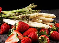 grilled asparagus strawberry salad image
