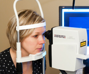 woman using eye diagnostic machine
