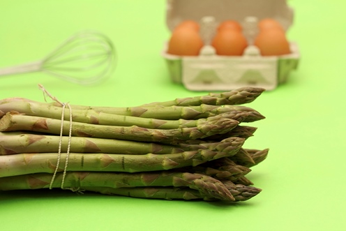 bundle of asparagus with eggs