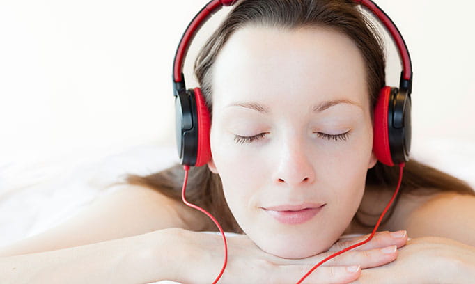 headphones 166463949 682x408