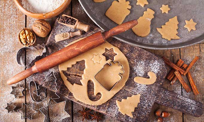 spiced shortbread cookies with cinnamon glaze