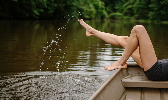 woman protecting her knees 