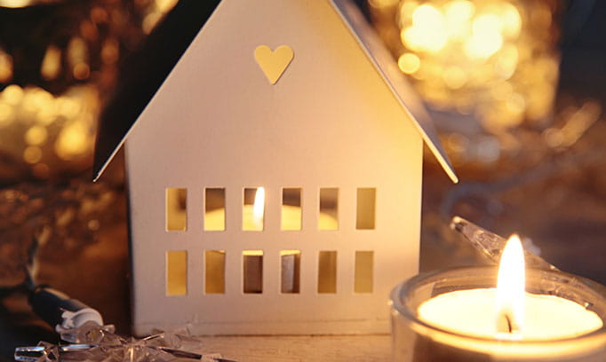 stocksy holidaygrief medium 456660 682x408