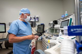 surgery center surgeon