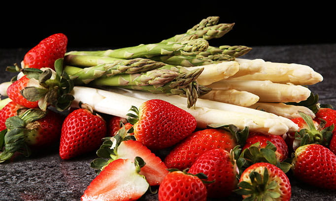 HSG Asparagus strawberry Salad